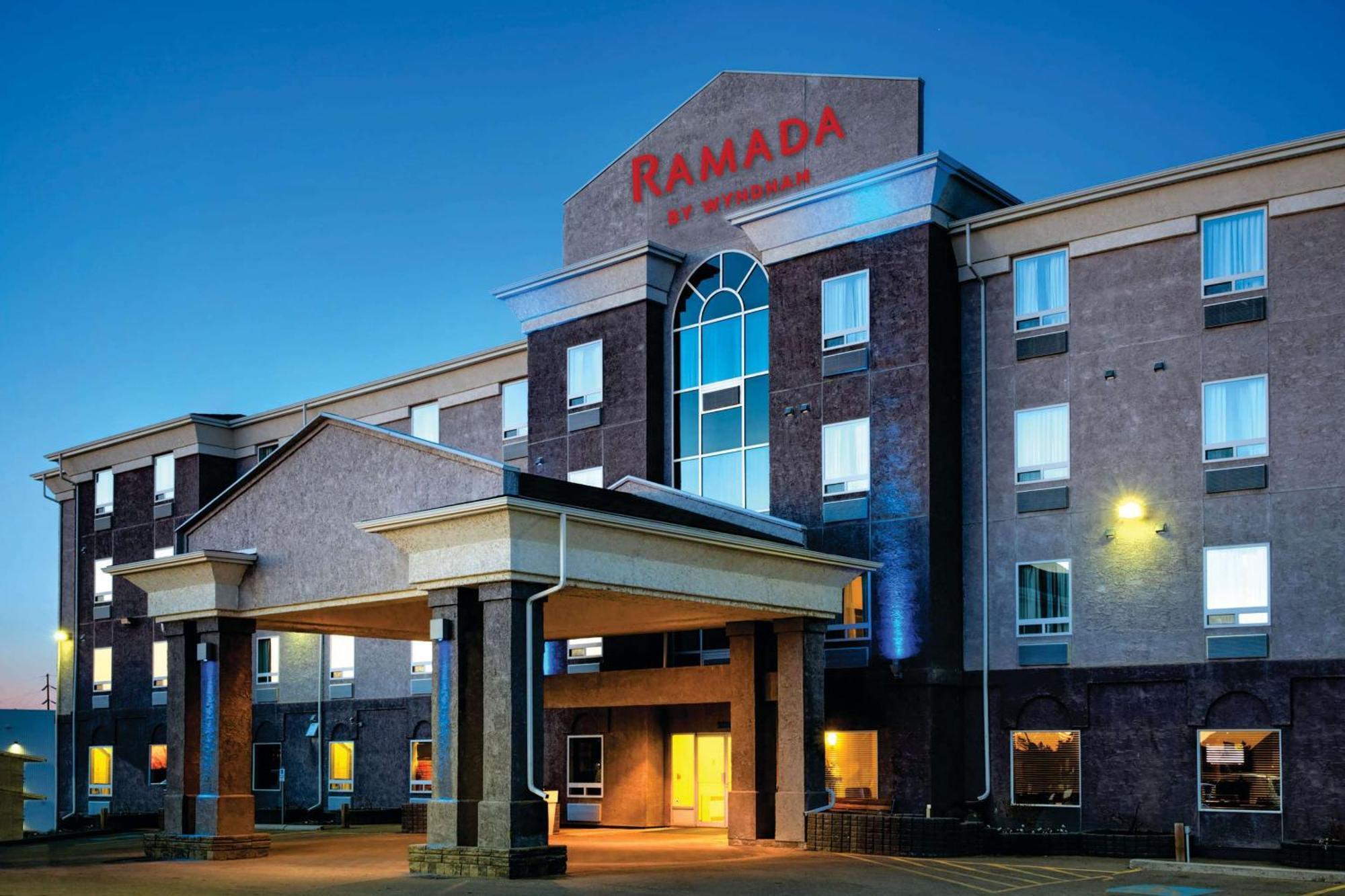 Ramada By Wyndham Prince Albert Eksteriør billede