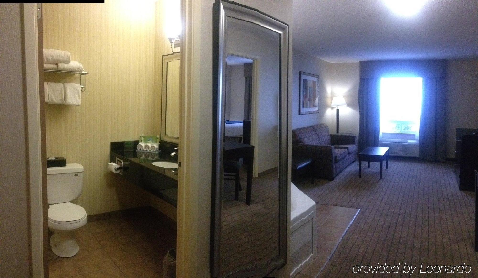 Ramada By Wyndham Prince Albert Eksteriør billede