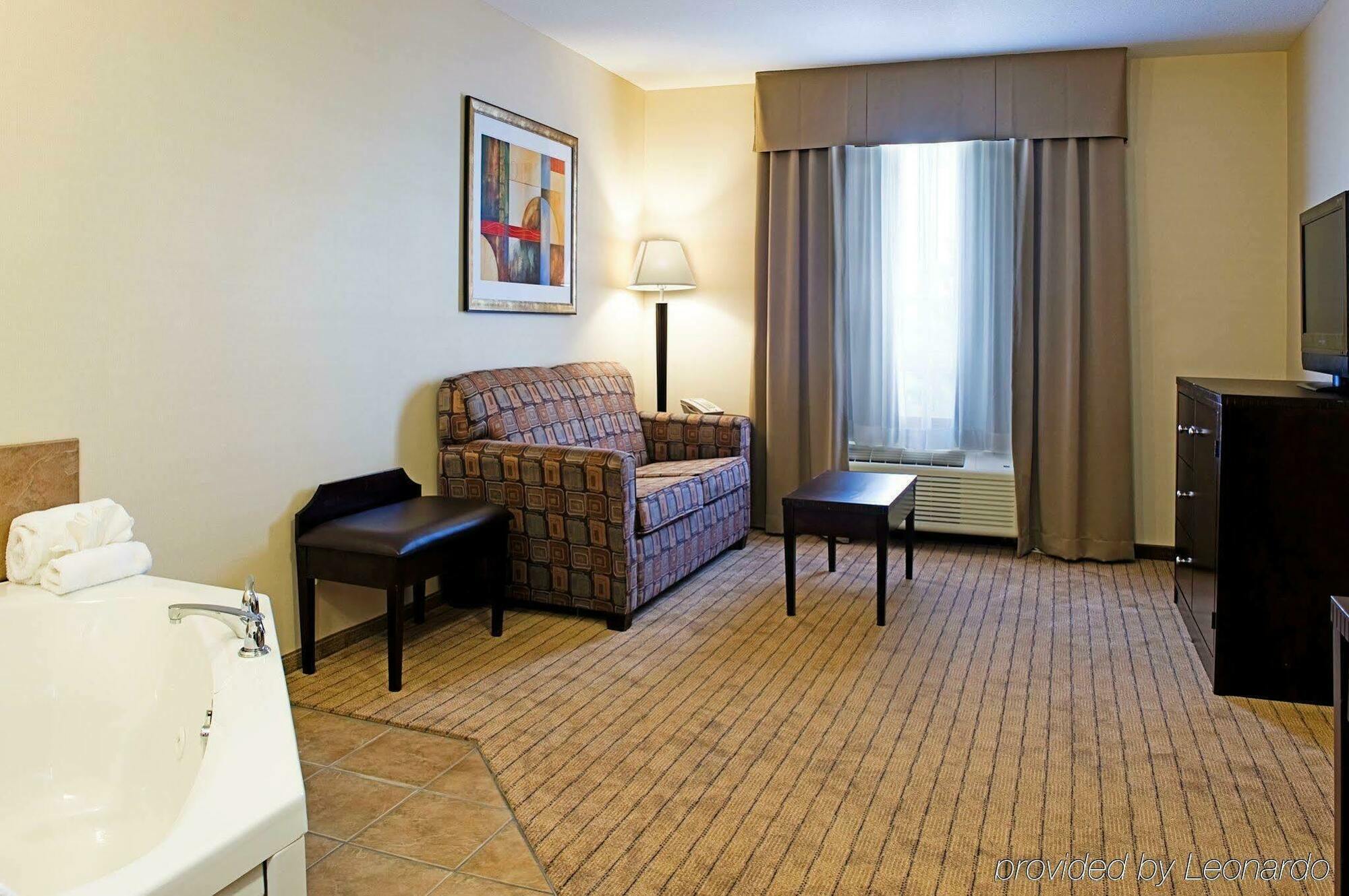 Ramada By Wyndham Prince Albert Eksteriør billede